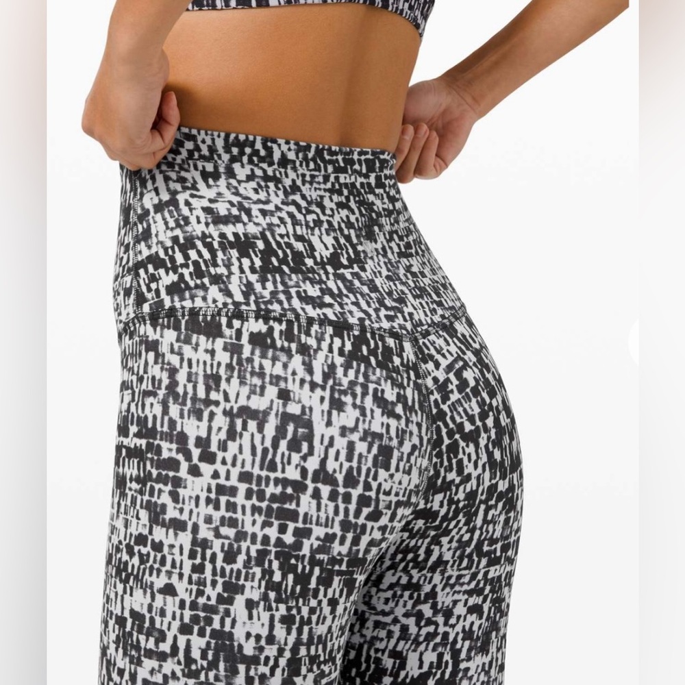 Lululemon High Rise Align Urban Block Leggings • black/gray • size 2 • excellent